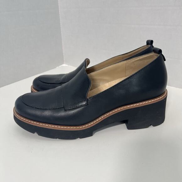 Elegant Black Loafers for Women - Picture 5 of 11